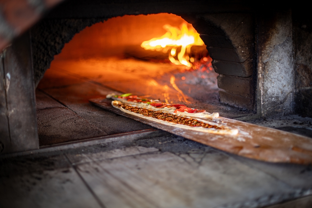 Pide und Lahmacun frisch aus dem Ofen
